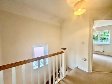 3 bedroom House To Let Total Size: 1054 SQ FT - Photo 2