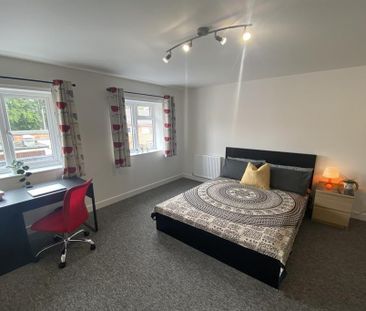 1 bedroom in a house share to rent - Photo 3