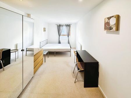 2 bedroom flat to rent - Photo 2