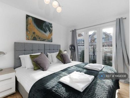 4 bedroom semi-detached house to rent - Photo 4