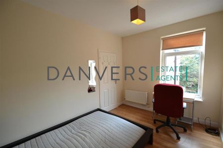 4 bedroom end of terrace house to rent - Photo 5