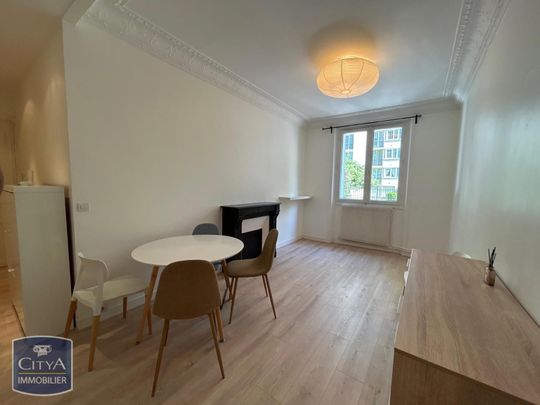 Location Appartement 2 pièces 41m² PARIS 18ème - Photo 1