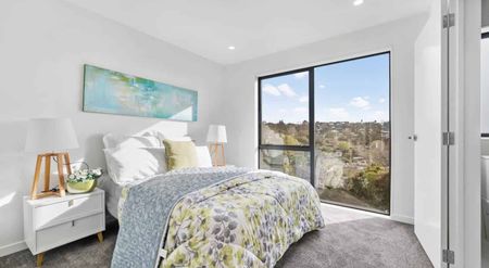 4-Bedroom House with 3.5 Bathrooms in Totara Vale - Photo 2