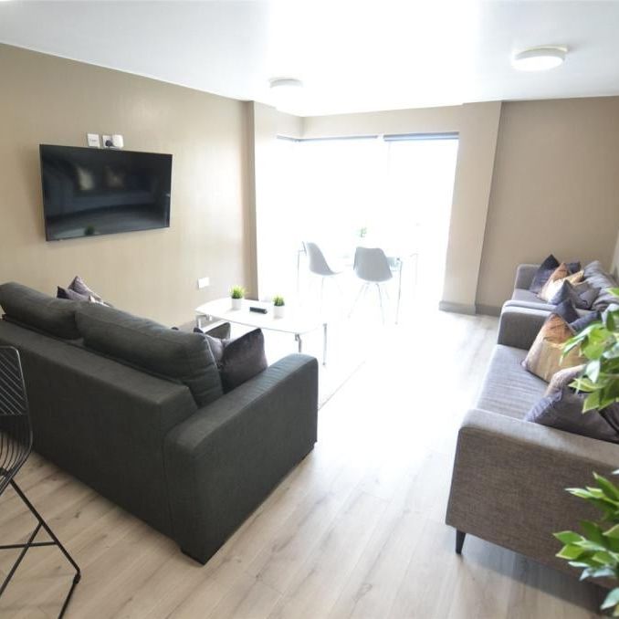 3 Bed Flat, Fox Street Village, L3 - Photo 1