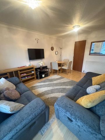 2 bedroom flat to rent - Photo 2