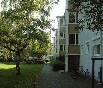 Hell durchflutete 3-Zimmer-Wohnung mit Balkon und Blick ins Grüne! - Foto 1
