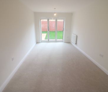 Great Gutter Lane West, Willerby - Photo 2