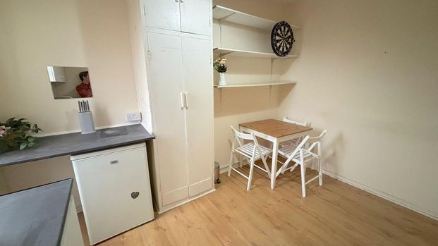 3 bedroom flat share to rent - Photo 1