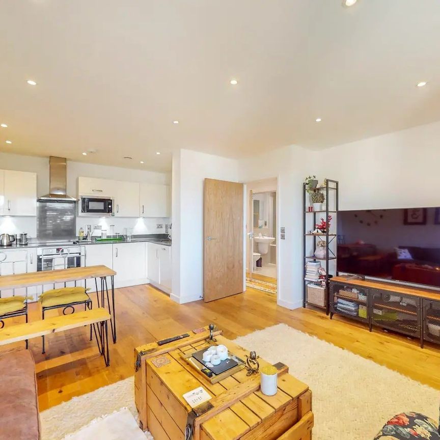 1 Bed Flat, Commerell Street, SE10 - Photo 1