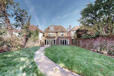 6 bedroom detached house to rent - Photo 2
