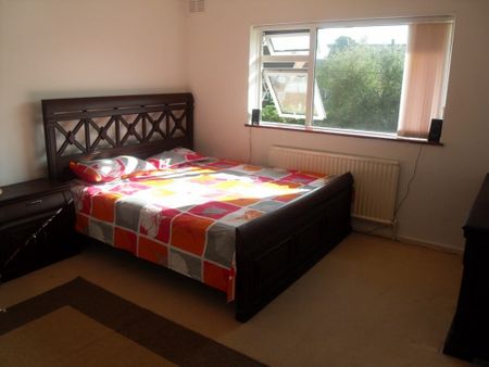 5 Bed Terraced House, Prior Deram Walk, CV4 - Photo 3