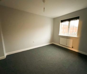 4 bedroom semi-detached house to rent - Photo 6