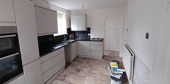 3 bedroom semi-detached house to rent - Photo 2