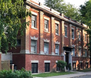 Historic Annex 2-bedroom gem - Photo 2