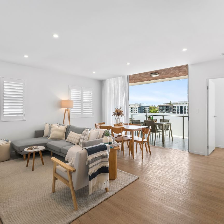 A Private Top Floor Retreat in the Heart of West End - Photo 1