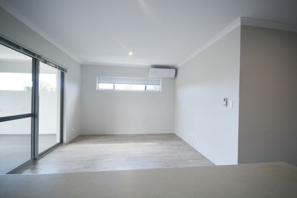 Modern Two Bedroom, Two Bathroom Upstairs Unit! - Photo 1