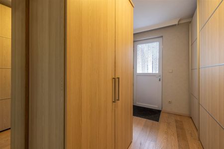 Appartement met 2 slpk gelegen tenmidden het centrum - Photo 2