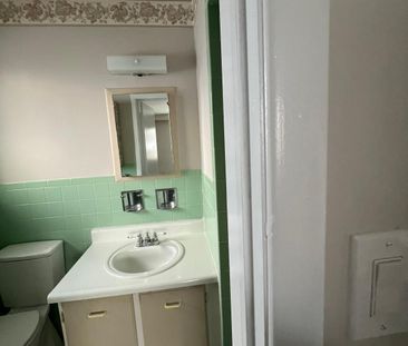 For Lease - 3592 Swirlingleaves Crescent Unit# Level 01- 3bed 2.5 b... - Photo 4