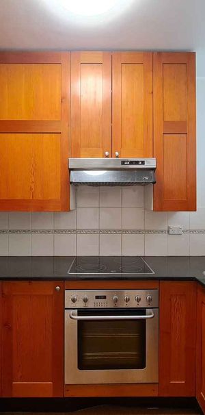 Studio apartment is located in a quiet part of Newtown - Photo 1