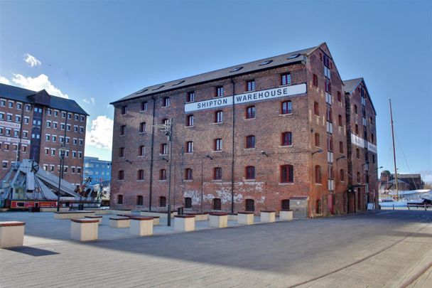 Biddle & Shipton, Gloucester Docks - Photo 1