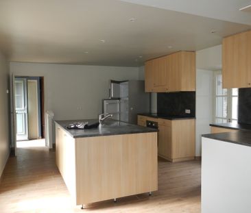 Location Maison 7 pièces 143m² LA CELLE LES BORDES 78720 - Photo 4