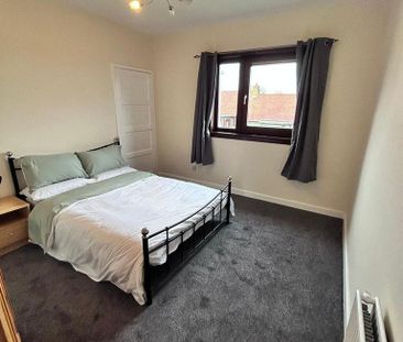 3 bedroom flat to rent - Photo 6
