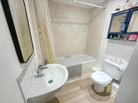 2 bedroom ground floor flat to rent - Photo 5