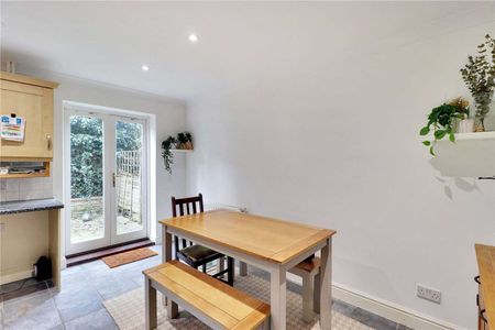A stylish and modern townhouse in the historic town of Westerham. - Photo 2
