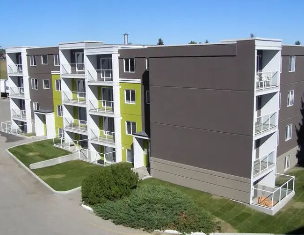 Special Offer:1 Month Rent Free for a Limited Time! Large one-bed In Greenview! | 4455 Greenview Dr NE, Calgary - Photo 1