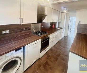 BARSTABLE EAST, BASILDON - Photo 4