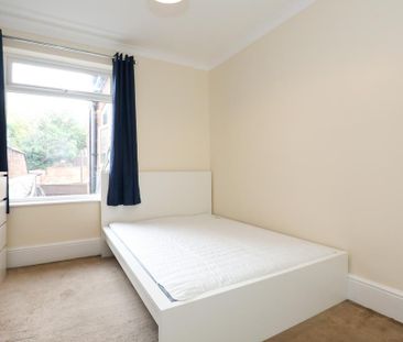 4 bedroom terraced house to rent - Photo 3