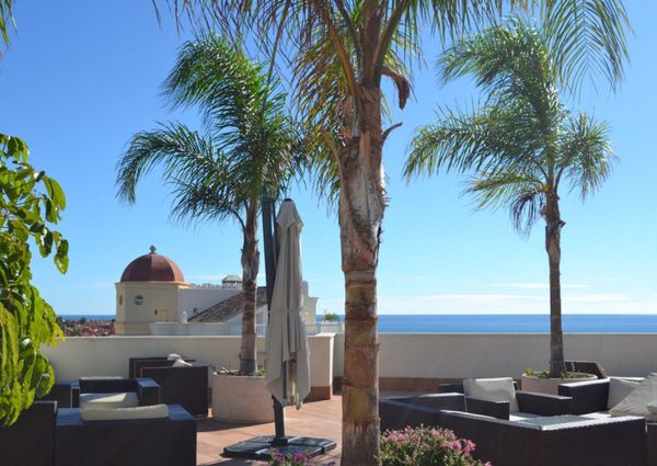 Middle Floor Apartment in New Golden Mile