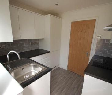 3 bedroom semi-detached house to rent - Photo 6