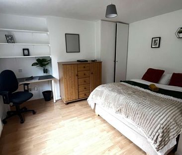 May Road Room 4 - Photo 1