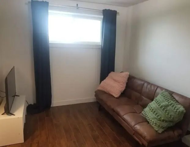 Shared - 1 bedroom for rent (2 bedrooms total - see other listing) | Calgary - Photo 1