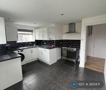 3 bedroom semi-detached house to rent - Photo 6