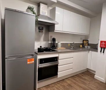 Medium Standard Double Ensuite - Photo 3