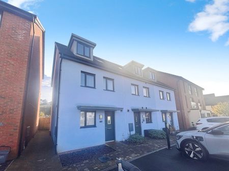 Lon Y Rheilffordd, BARRY - Photo 2