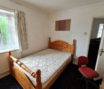 1 bedroom in a house share to rent - Photo 2