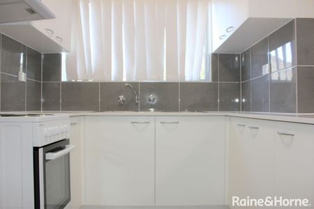 Renovated 2 Bedroom Unit - Photo 5