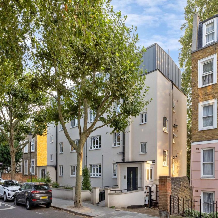 A stunning top floor apartment with wonderful light and views. A brand new two bedroom flat with wooden flooring, large windows and a balcony - Photo 1