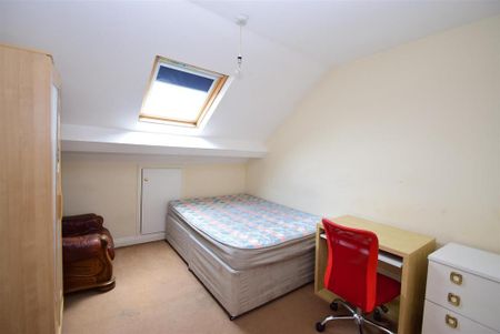 4 bedroom maisonette to rent - Photo 3