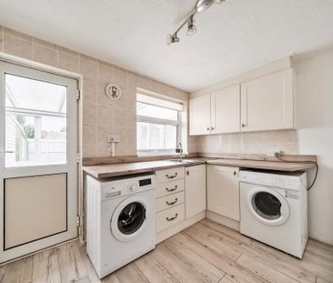 2 bedroom semi-detached bungalow to rent - Photo 5