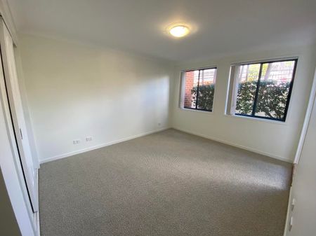 Freshly Renovated One Bedroom Apartment - Minutes from the CBD - Photo 3