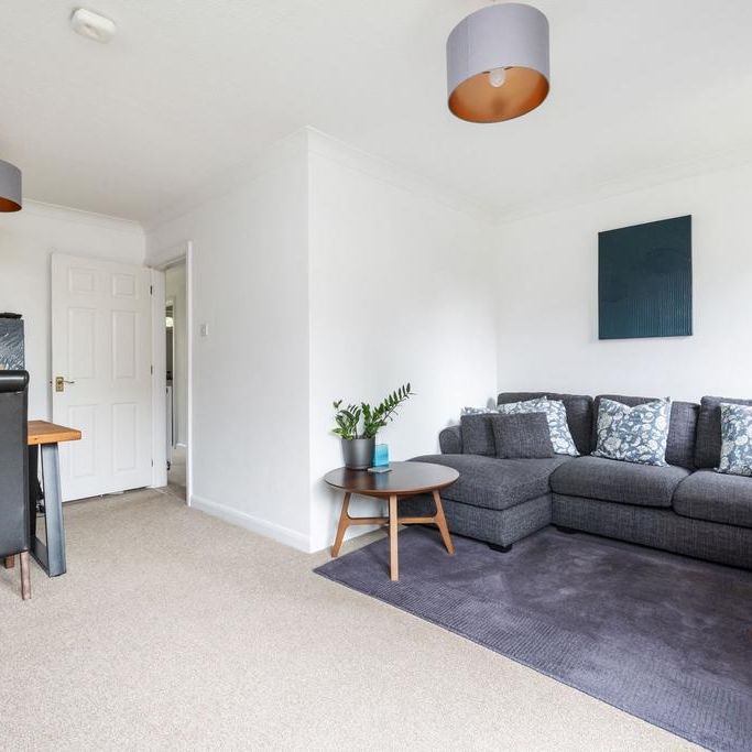 3 bedroom end of terrace house to rent - Photo 1