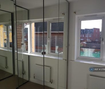 4 bedroom semi-detached house to rent - Photo 6