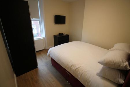 6 bedroom house to rent - Photo 2