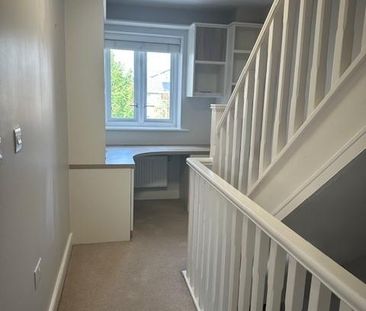 4 bedroom semi-detached house to rent - Photo 3