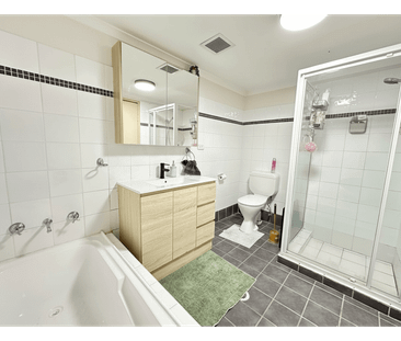 Conveniently Located Two Bedroom Apartment - Photo 5