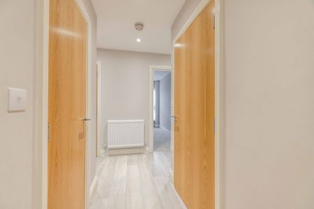 2 bed flat to rent in Windsor Road, Slough, SL1 - Photo 3